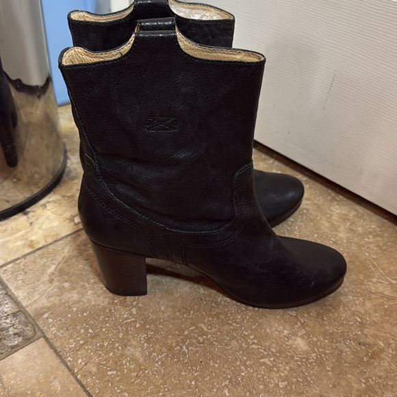 Frye black leather boots size 8 very gently used - Picture 16 of 16